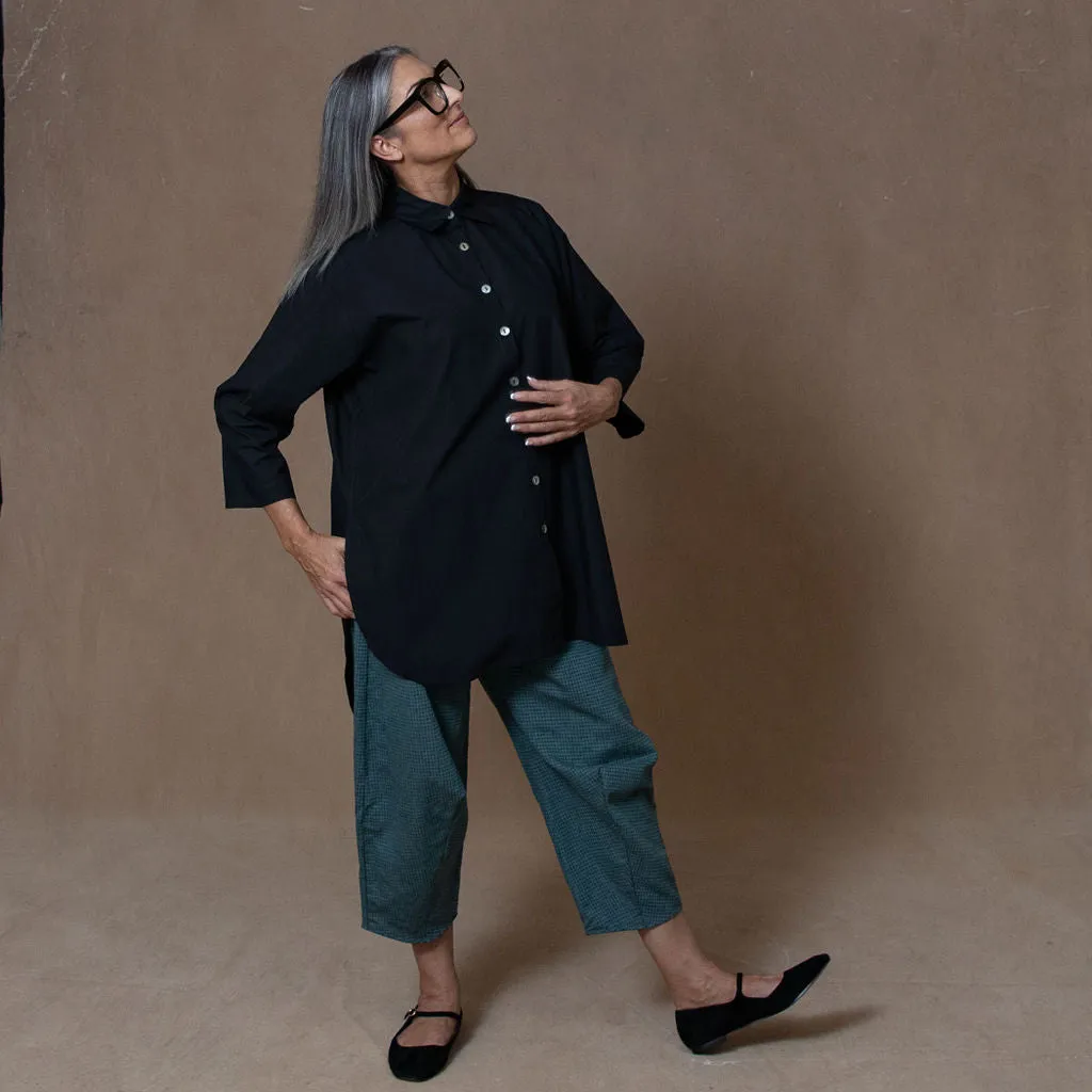Monat Black Cotton Oversized Shirt