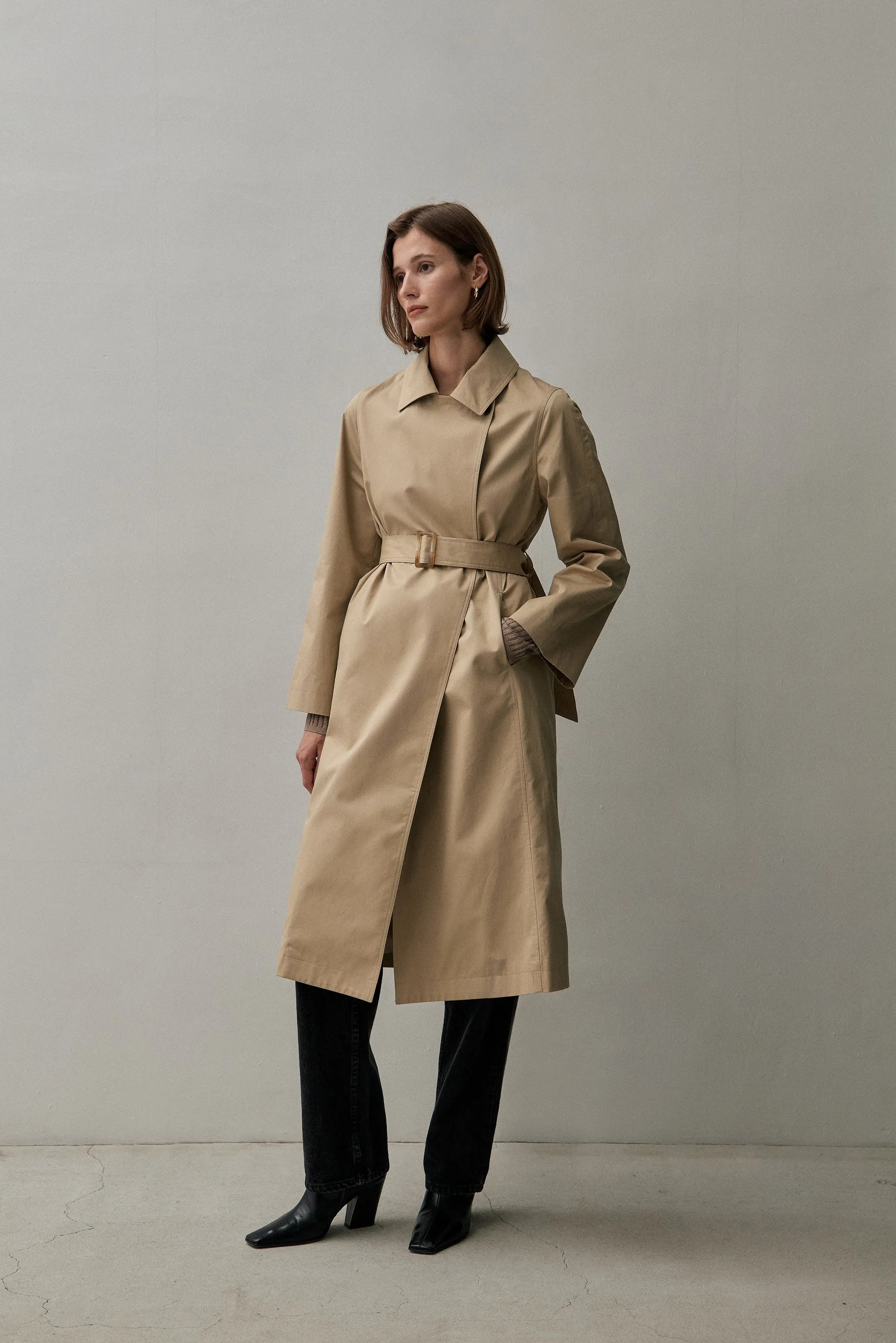 THE TAILORED TRENCH - HONEY