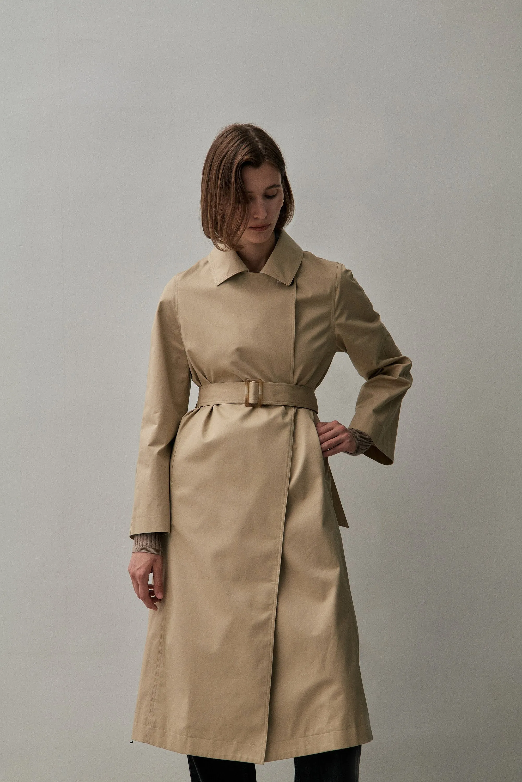 THE TAILORED TRENCH - HONEY