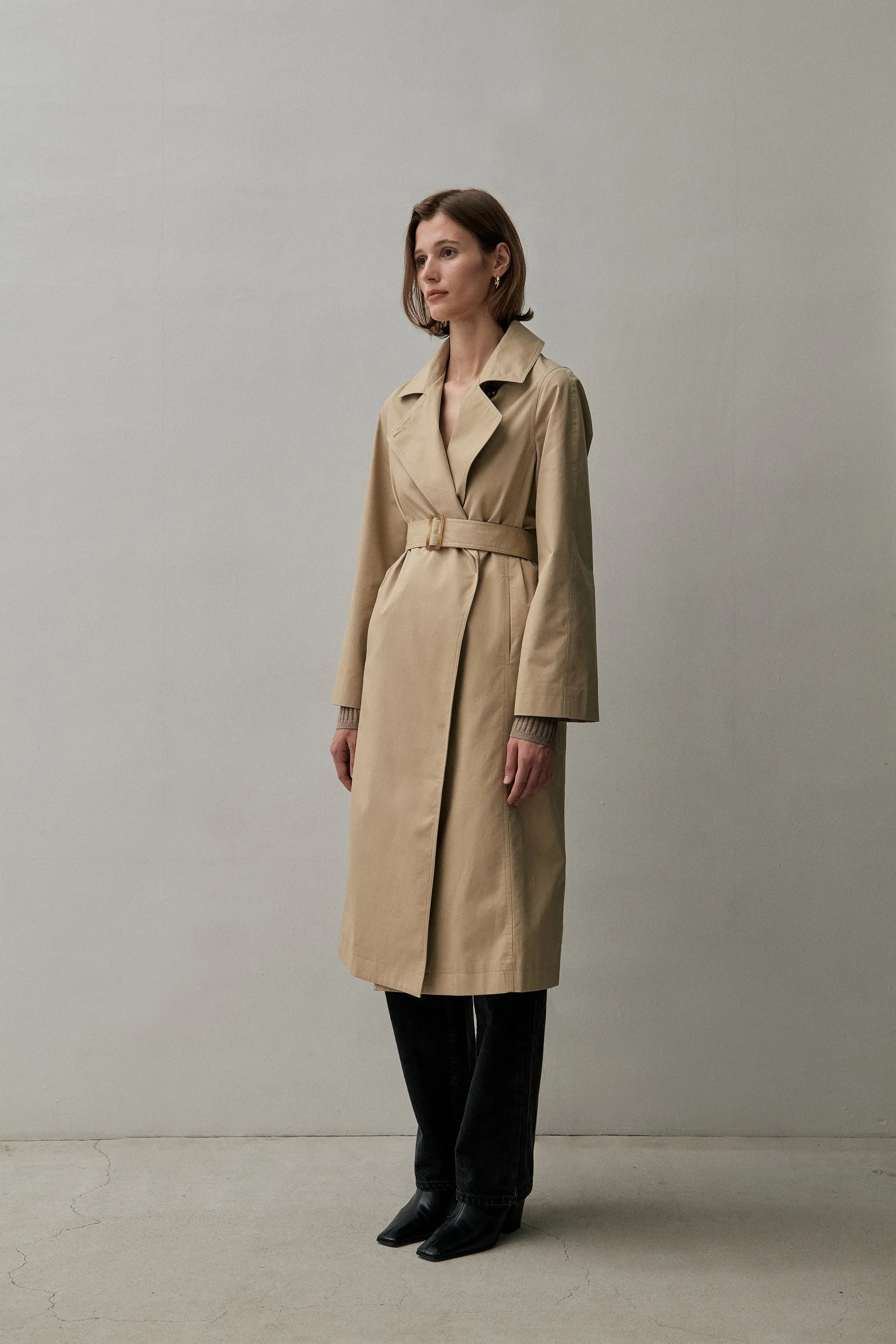 THE TAILORED TRENCH - HONEY
