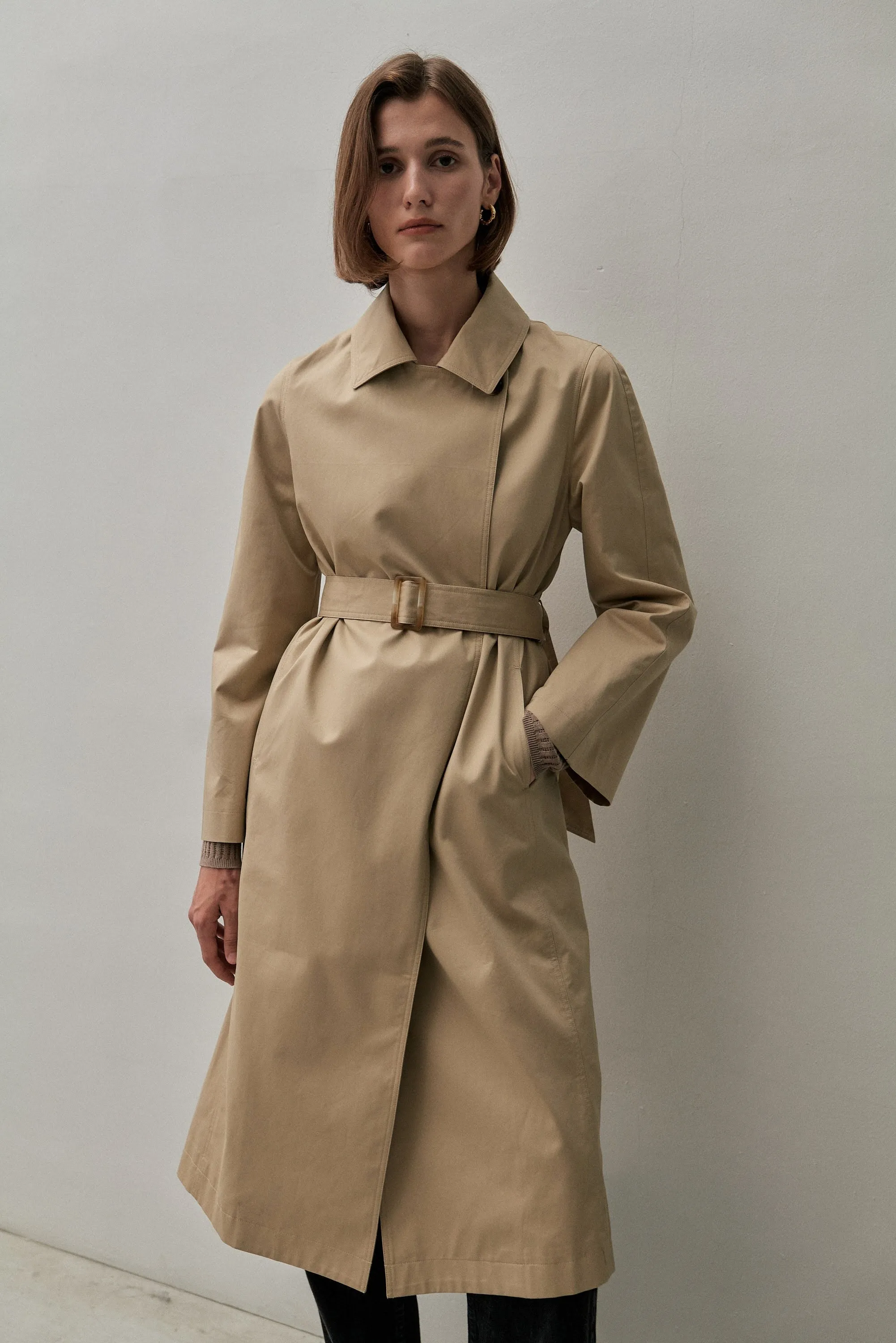 THE TAILORED TRENCH - HONEY